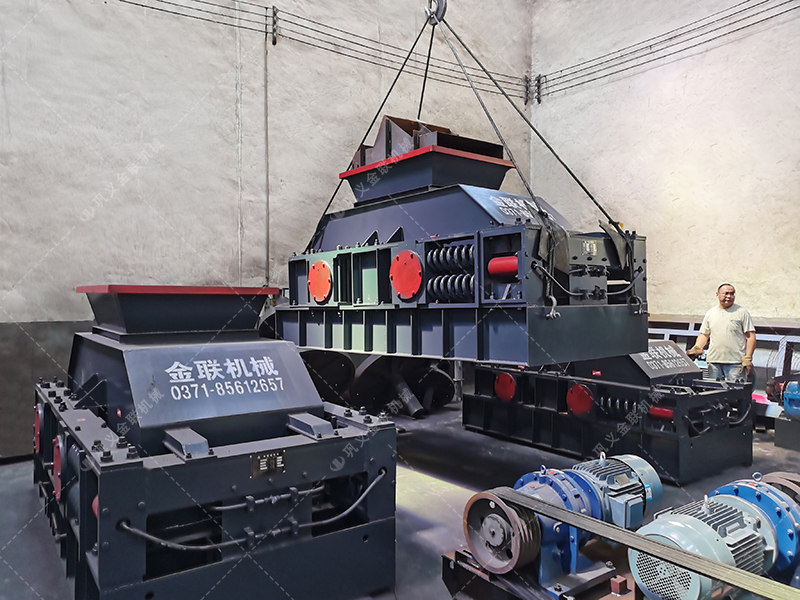2PG1200X800連軸式對輥破碎機(jī)發(fā)貨圖片_發(fā)往四川綿陽_鵝卵石制砂 2PG1200X800連軸式對輥破碎機(jī)發(fā)貨圖片_發(fā)往四川綿陽_鵝卵石制砂